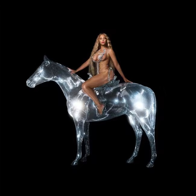 Beyonce Posed a complete Nude atop a horse