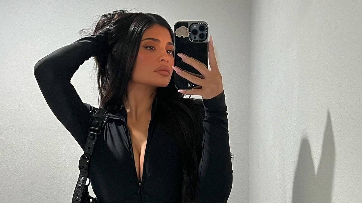 Kylie Jenner flaunts curvy physique in low-cut figure-hugging catsuit