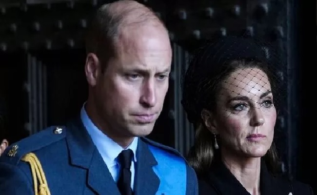 Kate Middleton's handwritten note on wreath for the Queen revealed