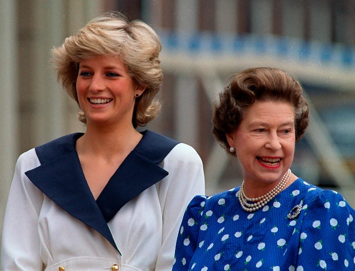 The moment the queen gave Princess Diana her due 25 years ago 