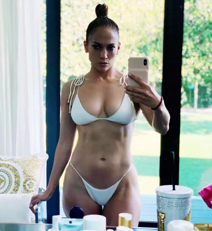 Jennifer Lopez flaunts her sexy boobs and Ass in a new photo
