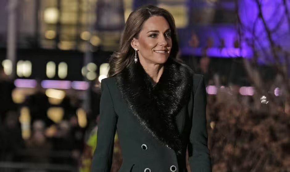 Princess Kate leaves royal fans speechless with key move at Christmas carol service