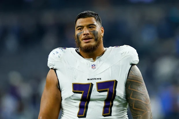 Jaguars Acquire Massive Offensive Lineman Daniel Faalele From Giants in Surprise 2027 Draft-Pick Trade
